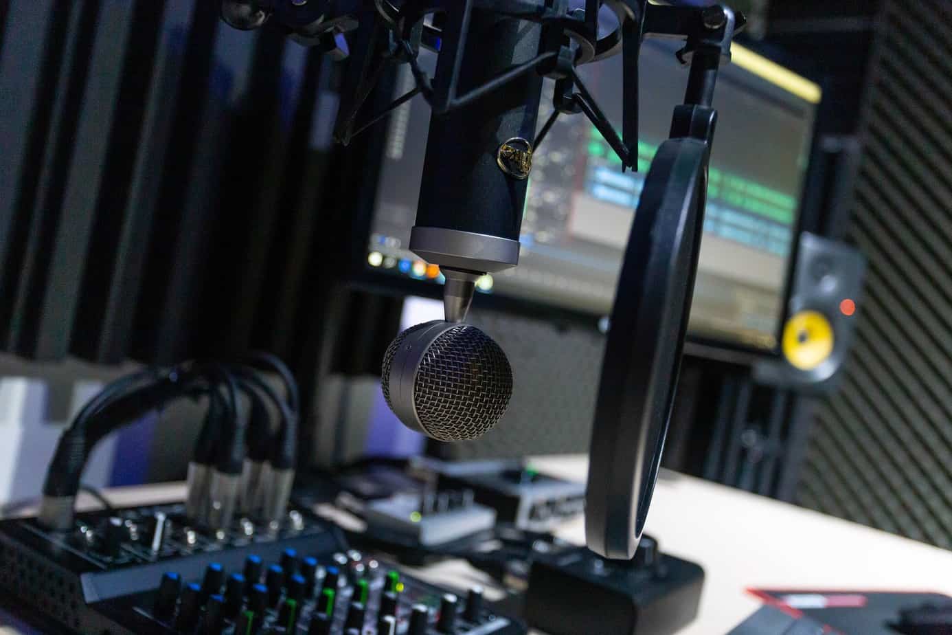 How To Be An Effective Podcast Host - Discover the Best Podcasts ...